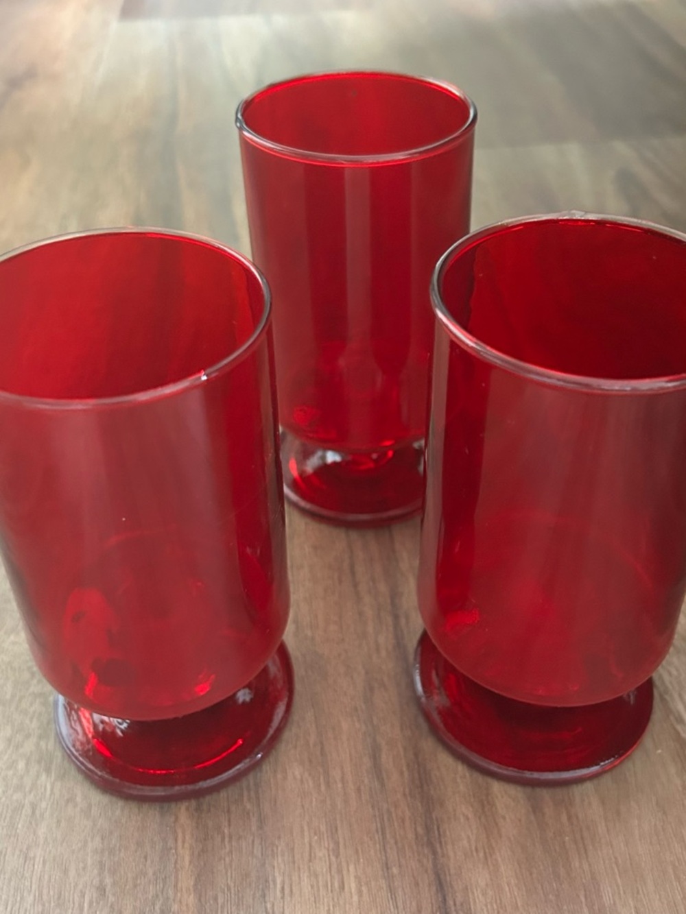 Vintage Ruby Red Footed Glasses Set of 3 Mid Century  Cocktail Juice Tumblers - Picture 4 of 5